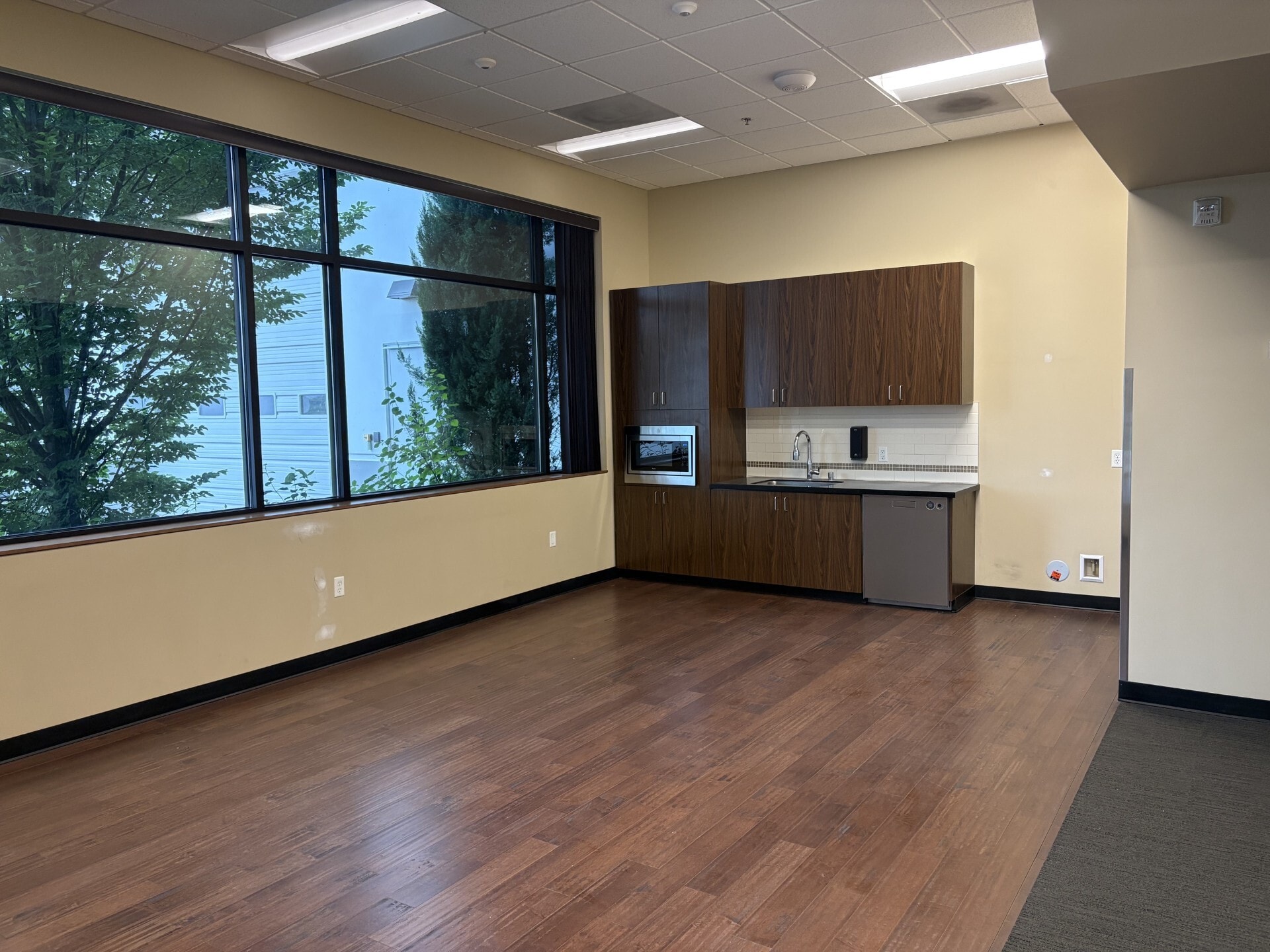 3204 NW 38th Cir, Vancouver, WA for lease Interior Photo- Image 1 of 6