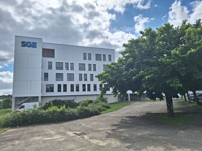 Office in Artigues-près-Bordeaux for lease - Building Photo - Image 1 of 10