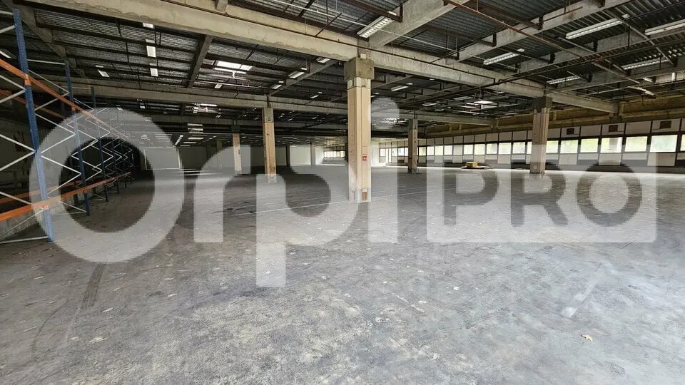Industrial in Canéjan for lease - Building Photo - Image 2 of 10