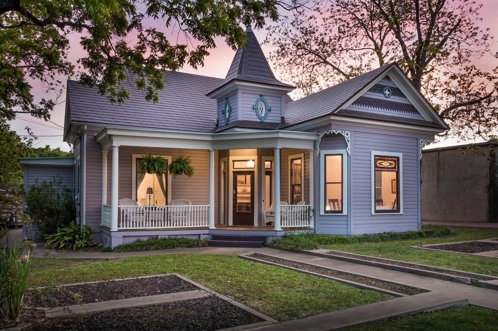 619 W Main St, Fredericksburg, TX for sale Primary Photo- Image 1 of 1