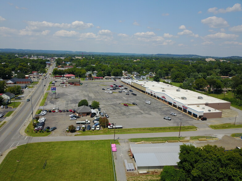 629-637 S Water Ave, Gallatin, TN for lease - Building Photo - Image 2 of 7