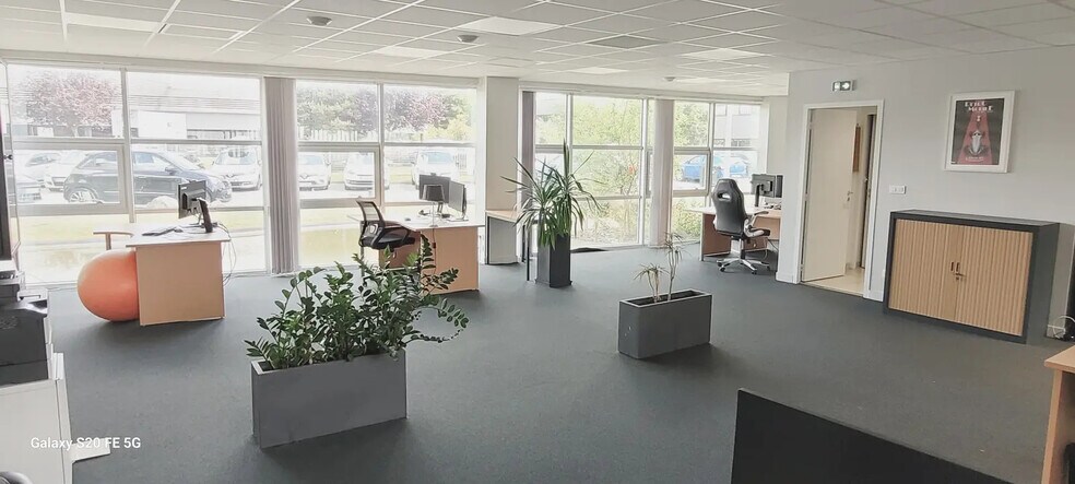 Office in Mérignac for lease - Interior Photo - Image 2 of 4