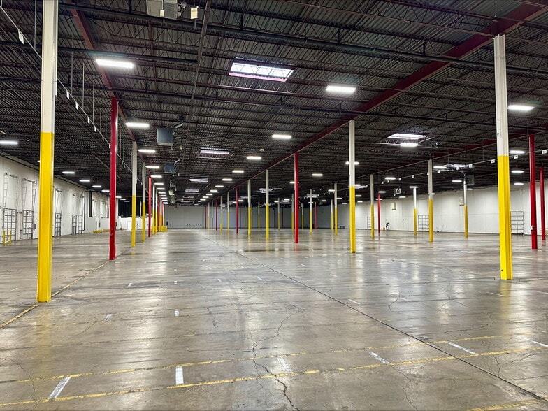 4521-4533 Old Lamar Ave, Memphis, TN for lease - Interior Photo - Image 2 of 9