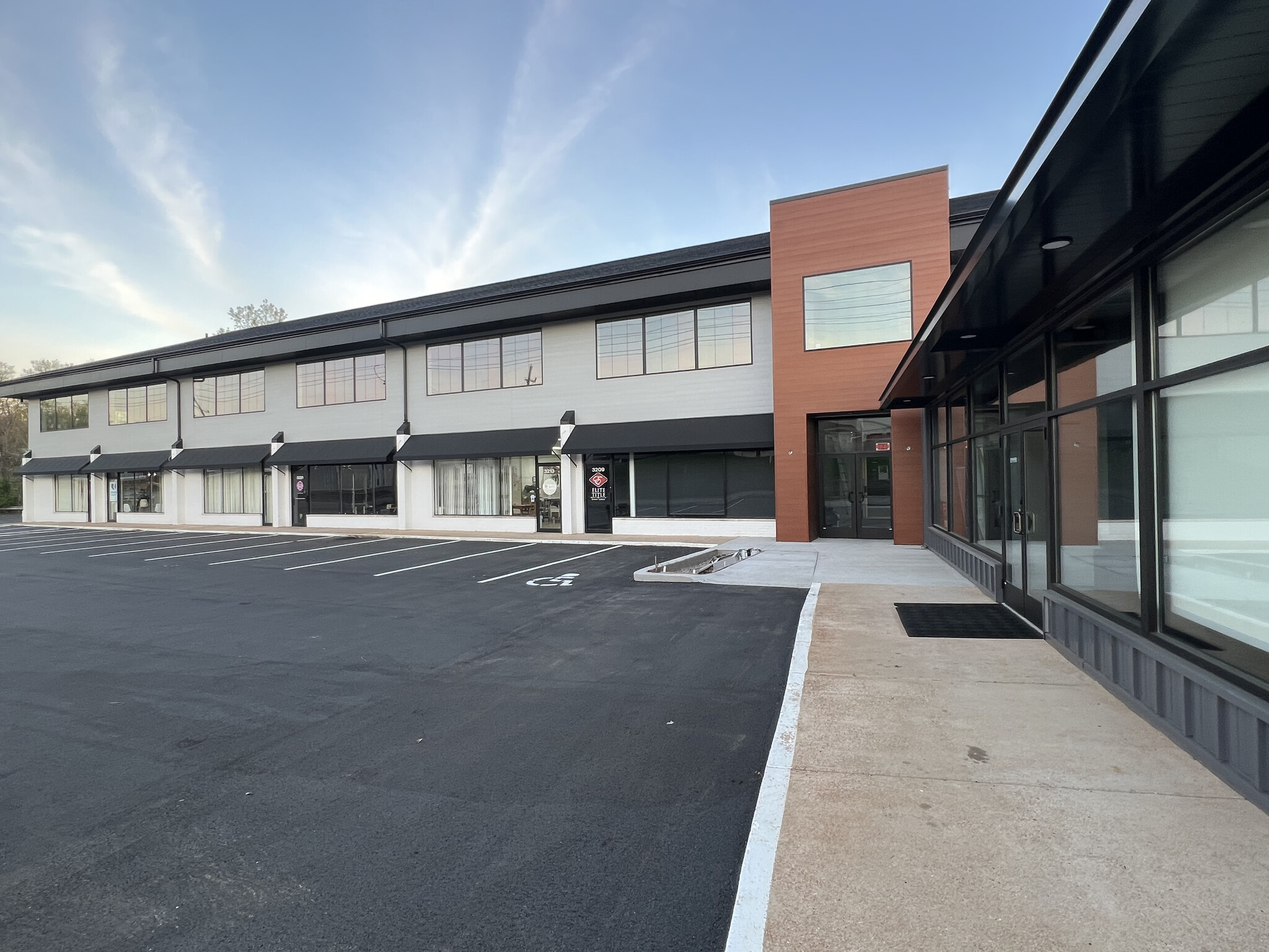 3205 S Brentwood Blvd, Webster Groves, MO for lease Building Photo- Image 1 of 3