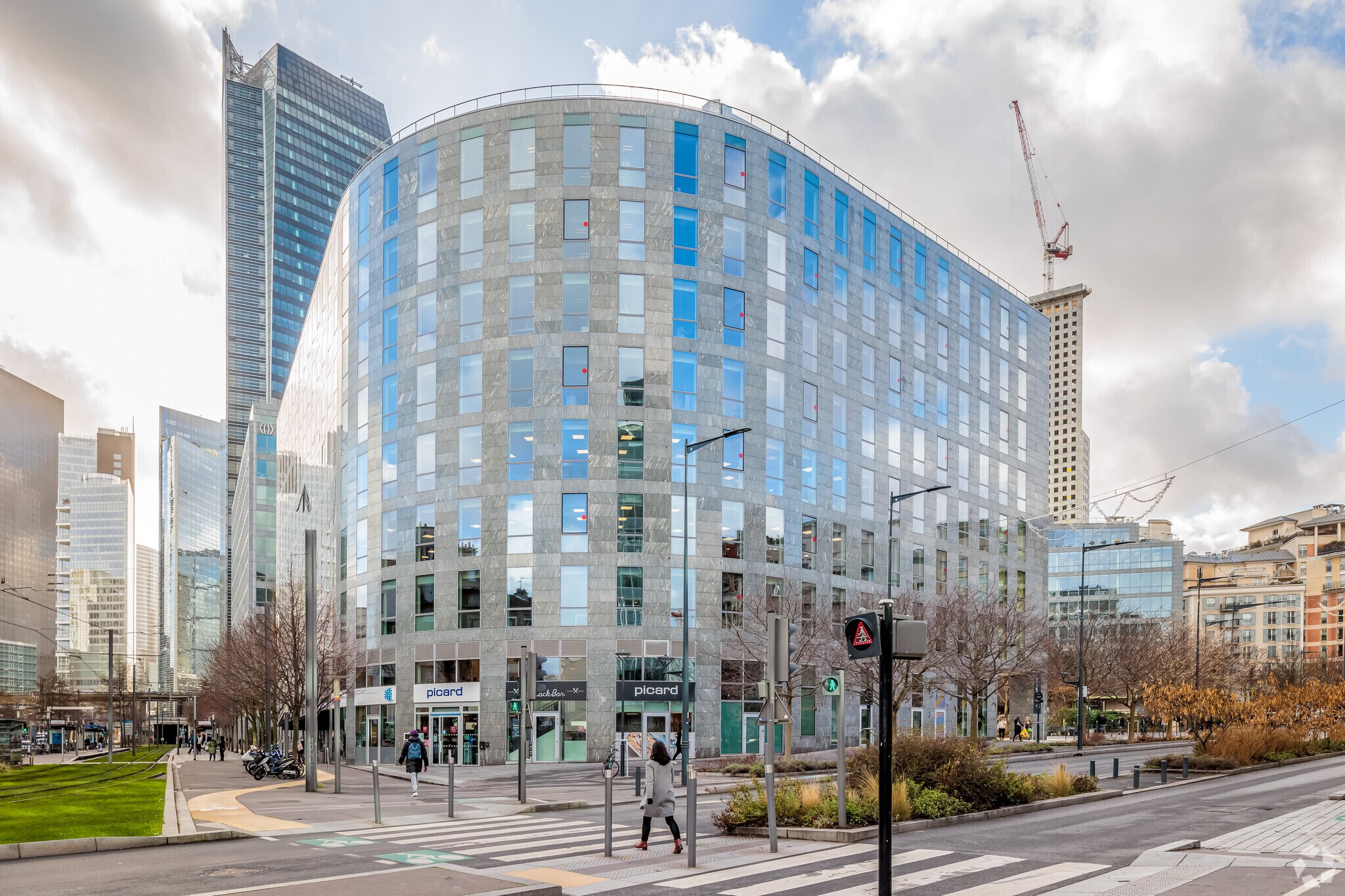 2-14 rue Berthelot, Courbevoie for lease Primary Photo- Image 1 of 5