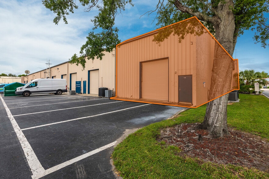 12155 Metro Pky, Fort Myers, FL for lease - Building Photo - Image 2 of 56