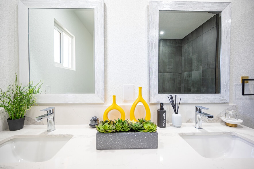 1305 S 16th St, Las Vegas, NV for sale - Building Photo - Image 2 of 35