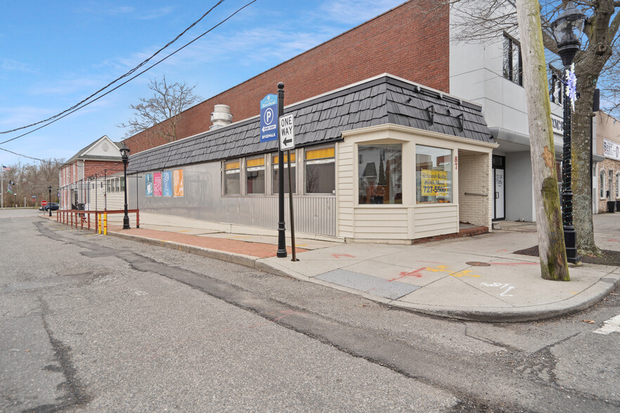 87 E Main St, Riverhead, NY for lease - Building Photo - Image 1 of 25