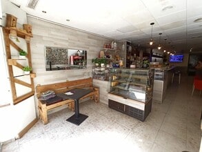 Retail in Barcelona, Barcelona for lease Interior Photo- Image 2 of 11