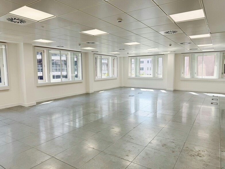6 New Bridge St, London for lease - Building Photo - Image 3 of 38