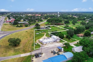 Floresville Auto Repair Facility - Retail Space