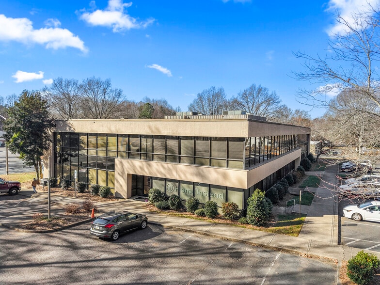 8064 North Point Blvd, Winston-Salem, NC for lease - Building Photo - Image 1 of 4