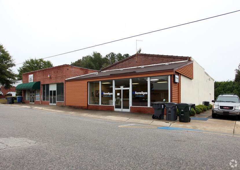 126-138 E Vance St, Zebulon, NC for lease - Primary Photo - Image 1 of 2