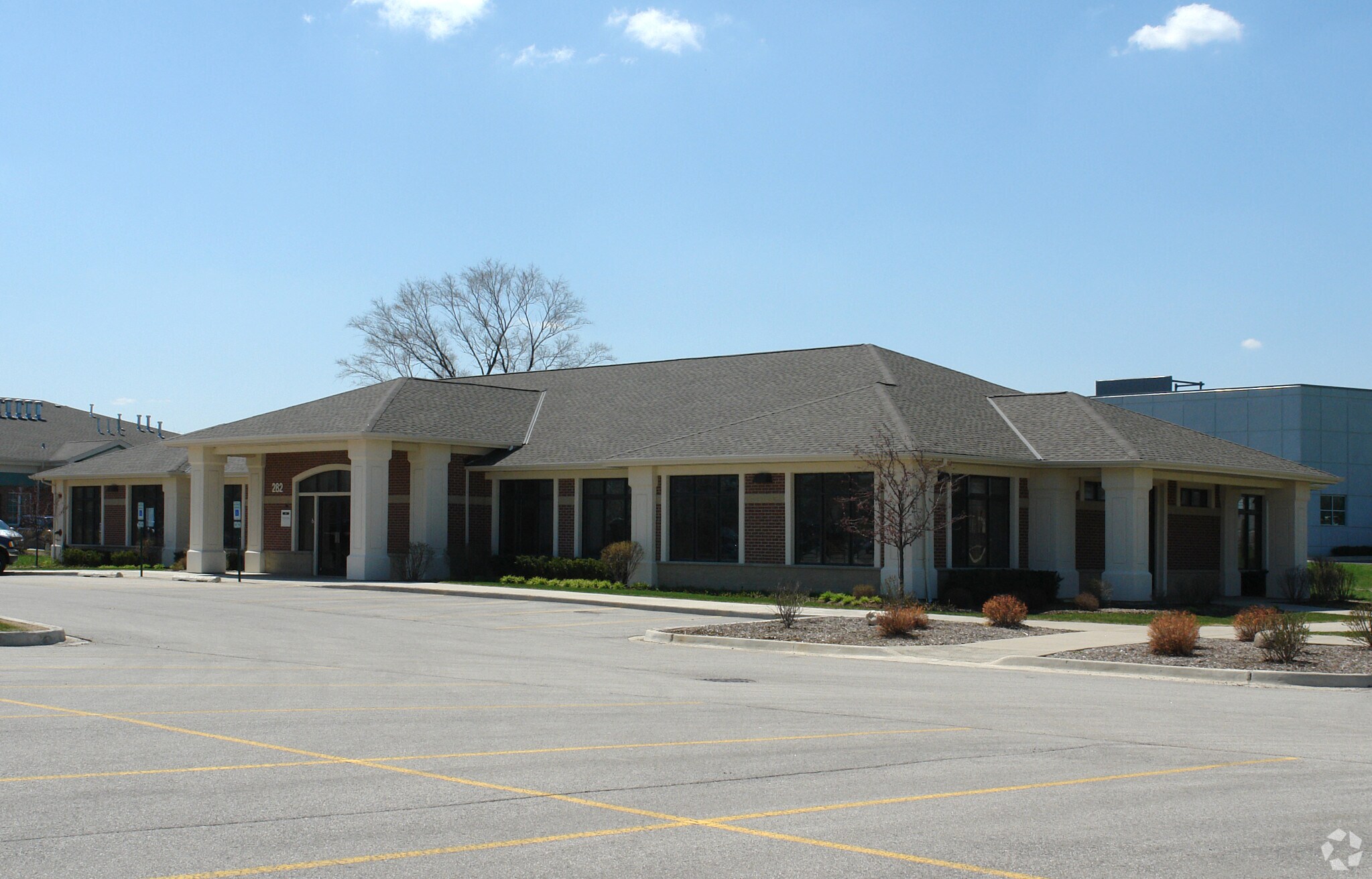 Office in Crystal Lake, IL for sale Primary Photo- Image 1 of 1