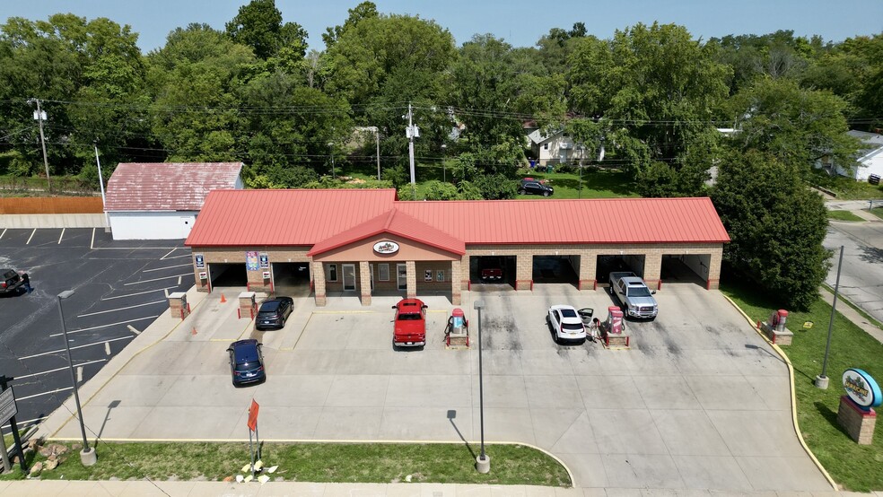 1004 W Eldorado St, Decatur, IL for sale - Building Photo - Image 2 of 12