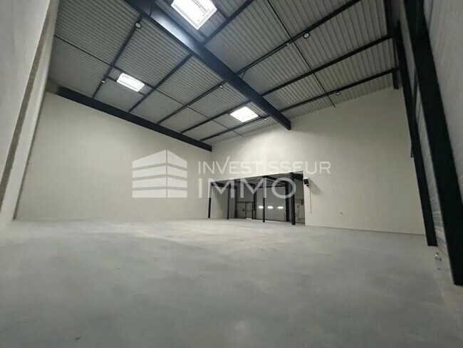 Location Local d'activités 385 m²