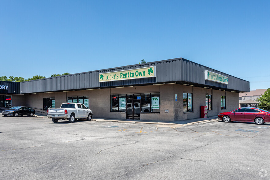 812 N Thompson St, Springdale, AR for lease - Building Photo - Image 2 of 4