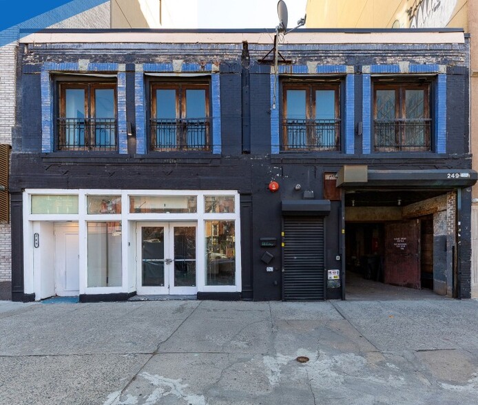 249-251 4th Ave, Brooklyn, NY for lease - Building Photo - Image 1 of 3