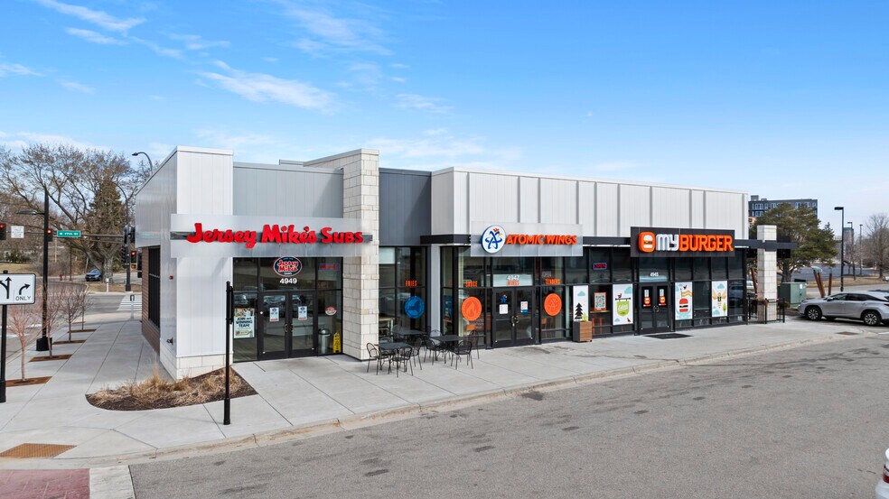 Pentagon Village portfolio of 2 properties for sale on LoopNet.com - Building Photo - Image 2 of 8