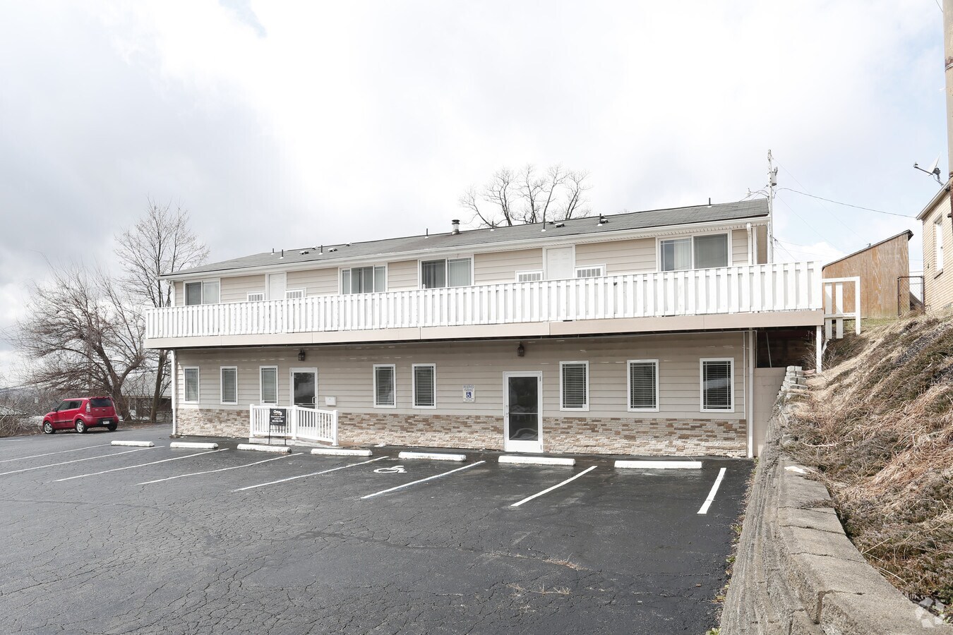 1121 Pennsylvania Ave, Weirton, WV 26062