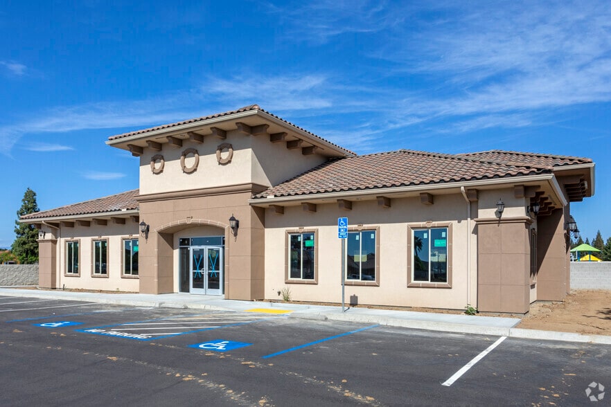 2056 Shaw Ave, Clovis, CA for sale - Primary Photo - Image 1 of 1