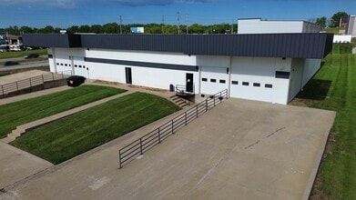 1100 NW Valley Ridge Dr, Grain Valley, MO for lease Building Photo- Image 1 of 8