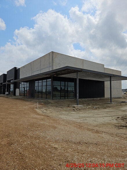 IH-35, Schertz, TX for lease - Building Photo - Image 3 of 4