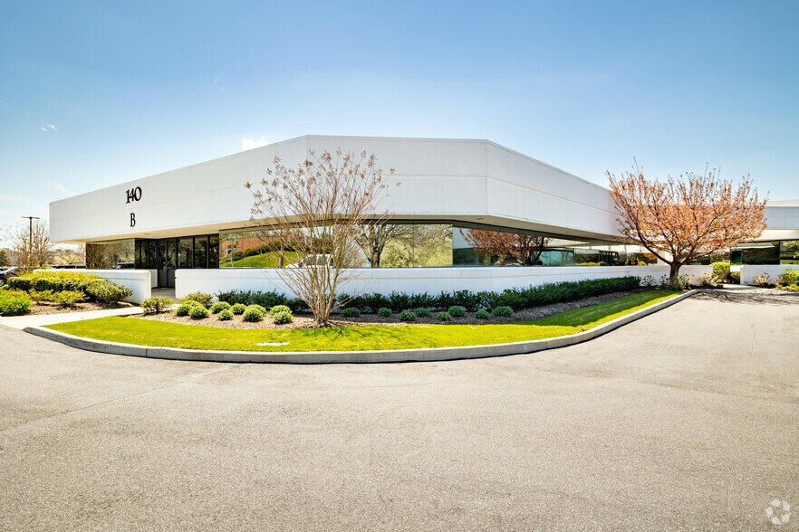 140 Adams Ave, Hauppauge, NY for lease - Primary Photo - Image 1 of 13