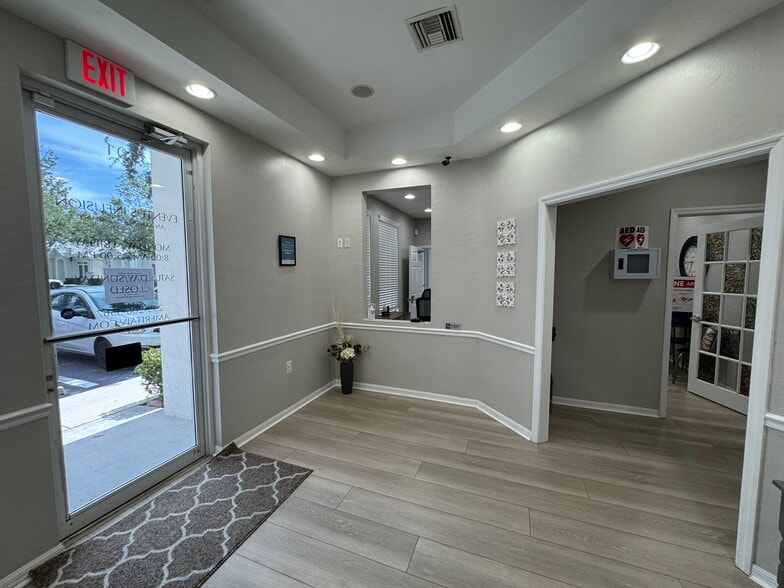 3447 Pine Ridge Rd, Naples, FL for lease - Building Photo - Image 2 of 19