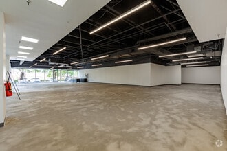17950 Preston Rd, Dallas, TX for lease Interior Photo- Image 2 of 3