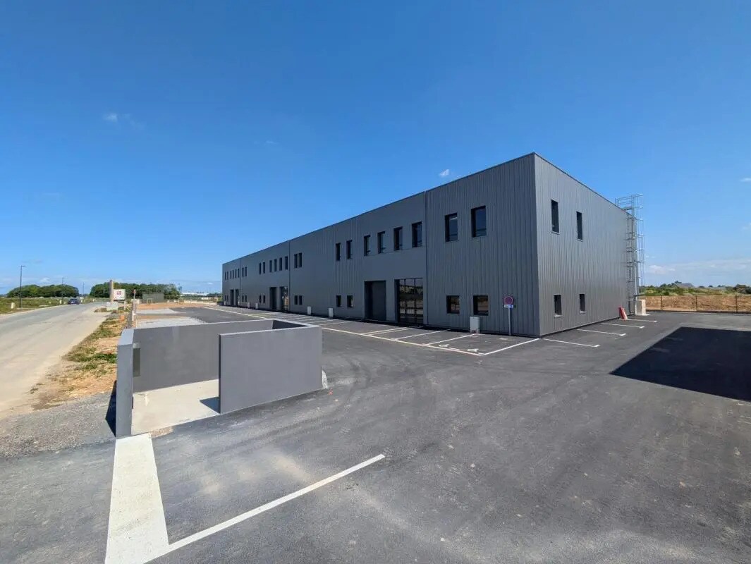 Retail in BRETTEVILLE-SUR-ODON for lease Building Photo- Image 1 of 6