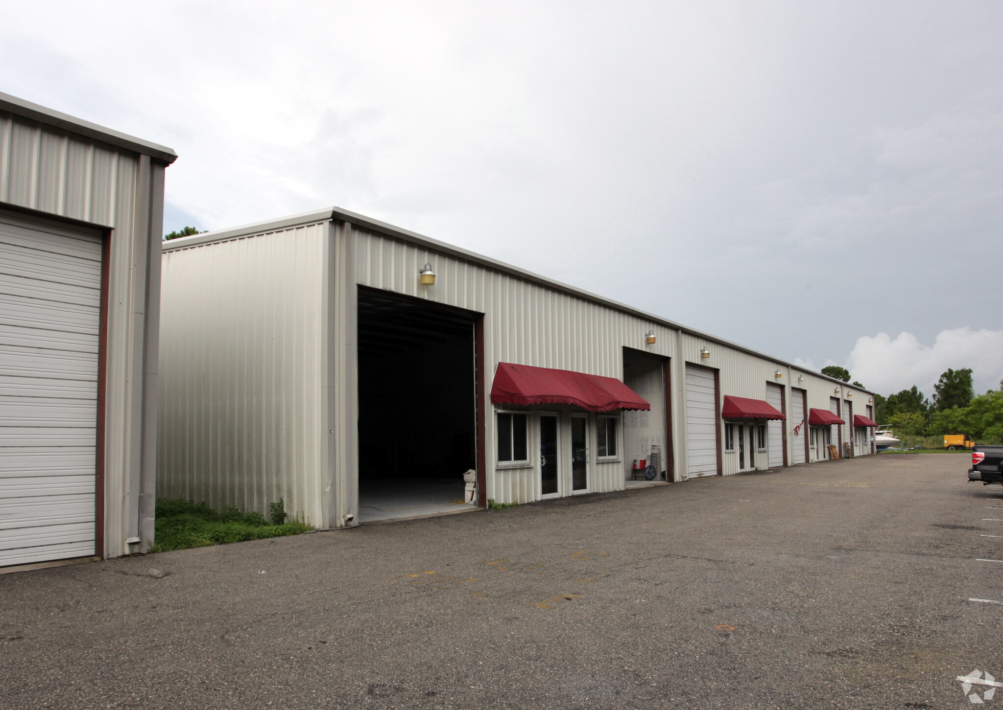 2634 NE 9th Ave, Cape Coral, FL for lease Primary Photo- Image 1 of 3