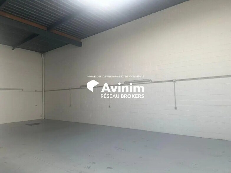 Industrial in Eaubonne for lease - Interior Photo - Image 2 of 7