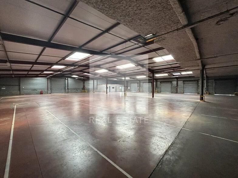 Flex in Corbas for lease - Interior Photo - Image 3 of 17