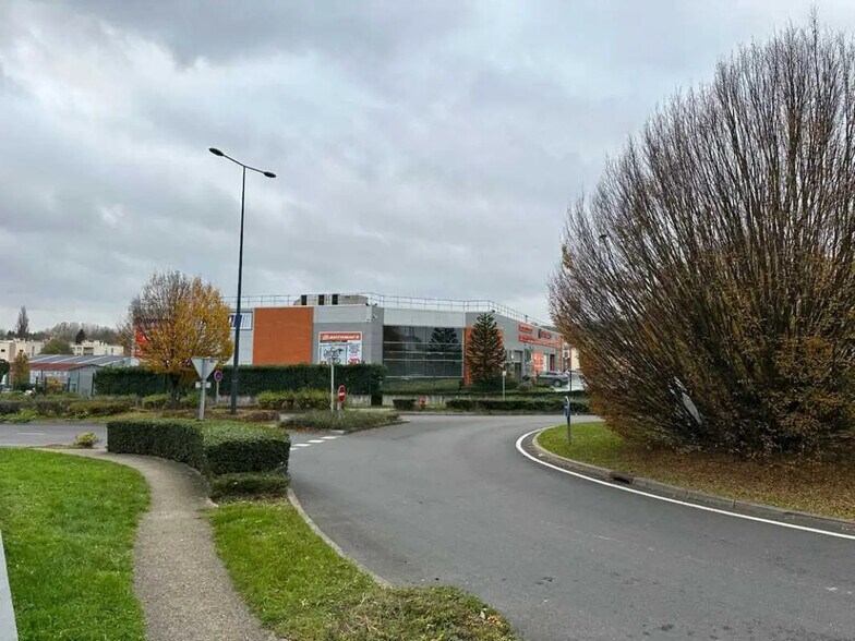 Flex in Saint-Brice-sous-Forêt for lease - Building Photo - Image 3 of 7