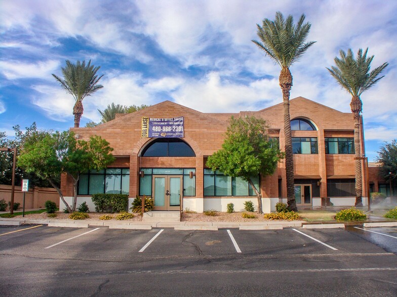 1600 W Chandler Blvd, Chandler, AZ for lease - Building Photo - Image 1 of 3