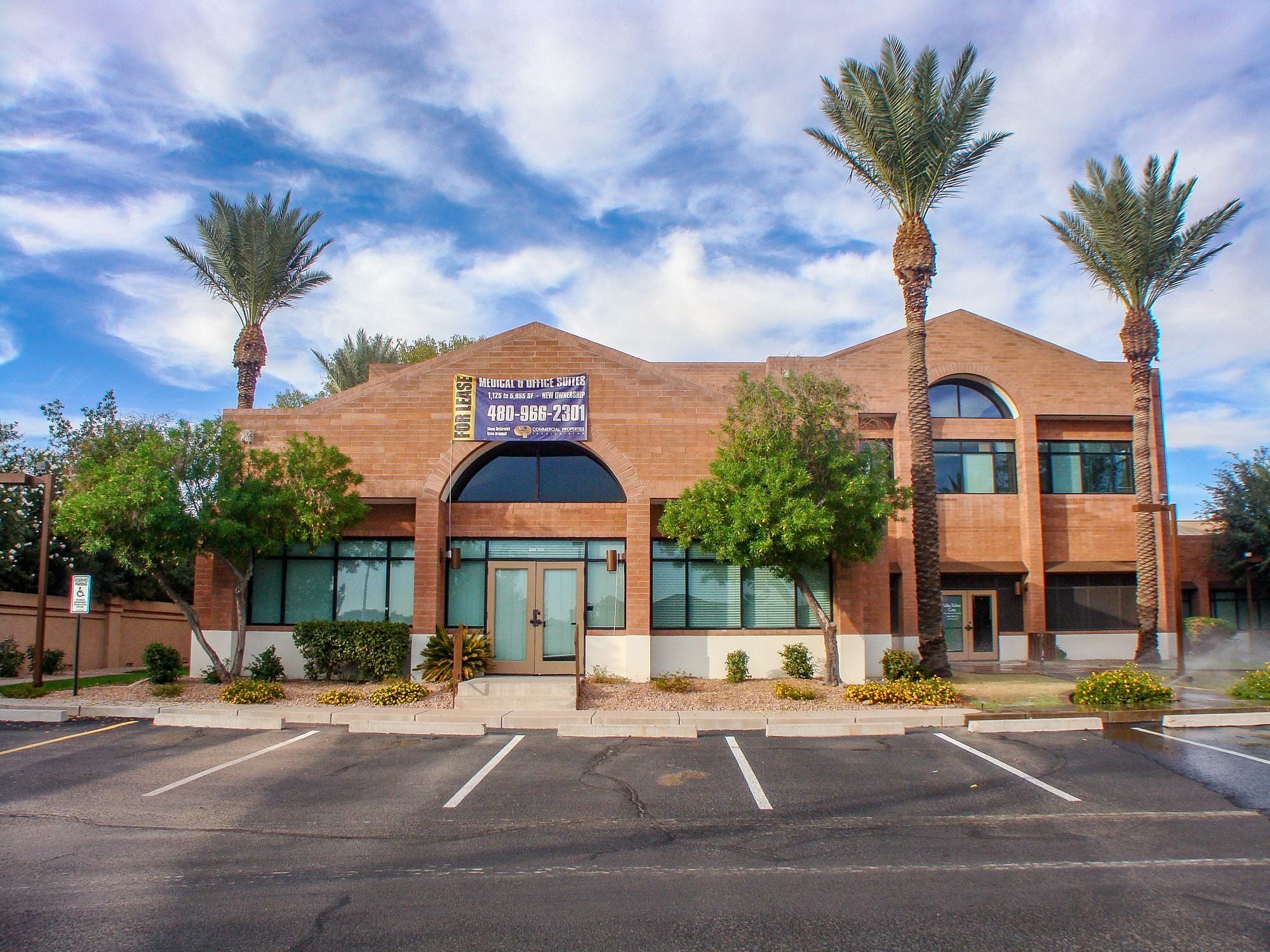 1600 W Chandler Blvd, Chandler, AZ for lease Building Photo- Image 1 of 4