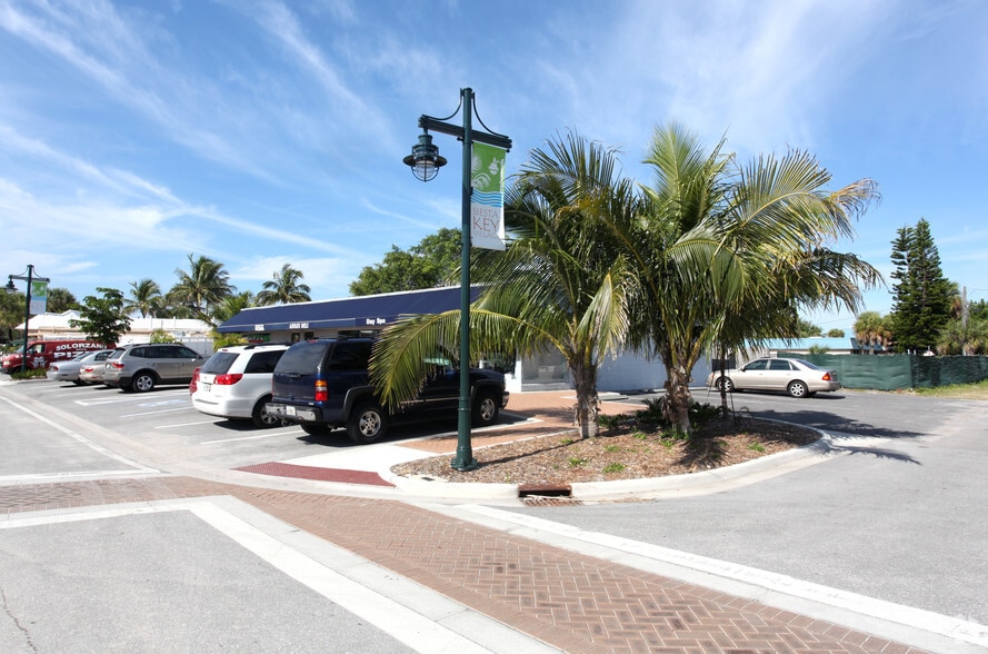 217 Avenida Madera, Sarasota, FL for lease - Primary Photo - Image 2 of 4