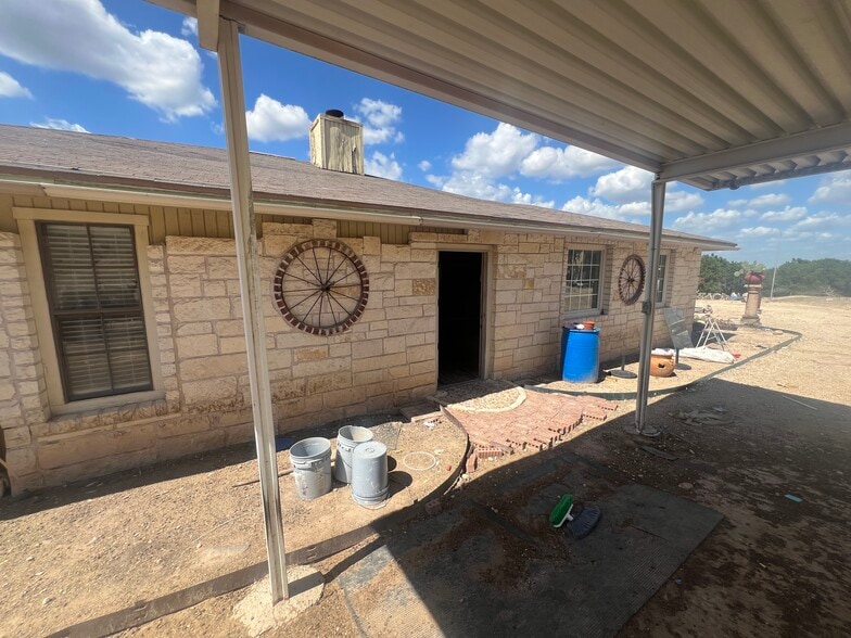 20239 Stillman Valley Rd, Florence, TX for sale - Building Photo - Image 2 of 15