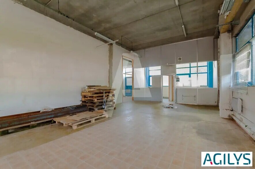 Industrial in Villejuif for lease - Interior Photo - Image 1 of 5