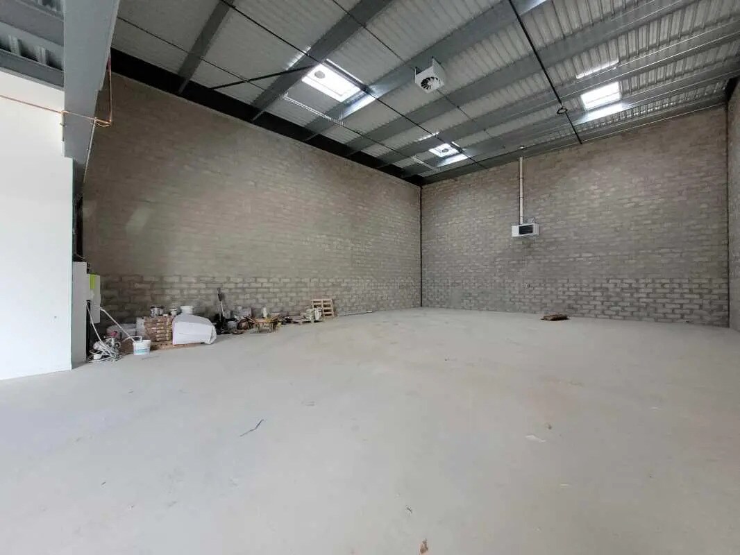 Flex in Corbeil-Essonnes for lease Building Photo- Image 1 of 5