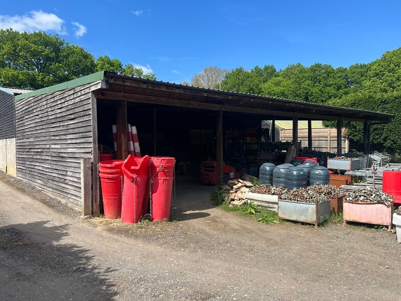 Dorking Rd, Horsham for lease - Primary Photo - Image 1 of 2
