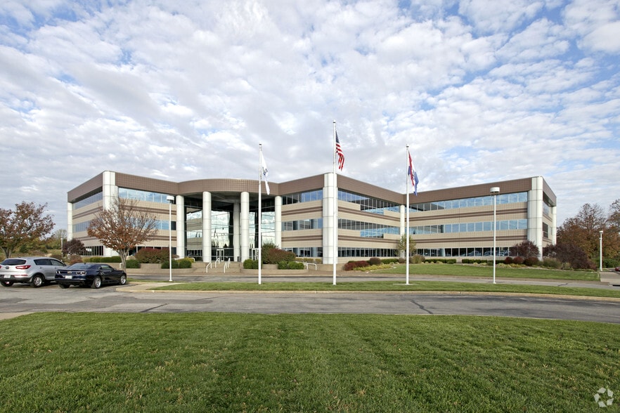 15933 Clayton Rd, Ballwin, MO for sale - Building Photo - Image 1 of 1