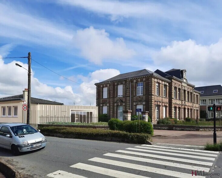 Office in Saint-Romain-de-Colbosc for sale - Building Photo - Image 1 of 2