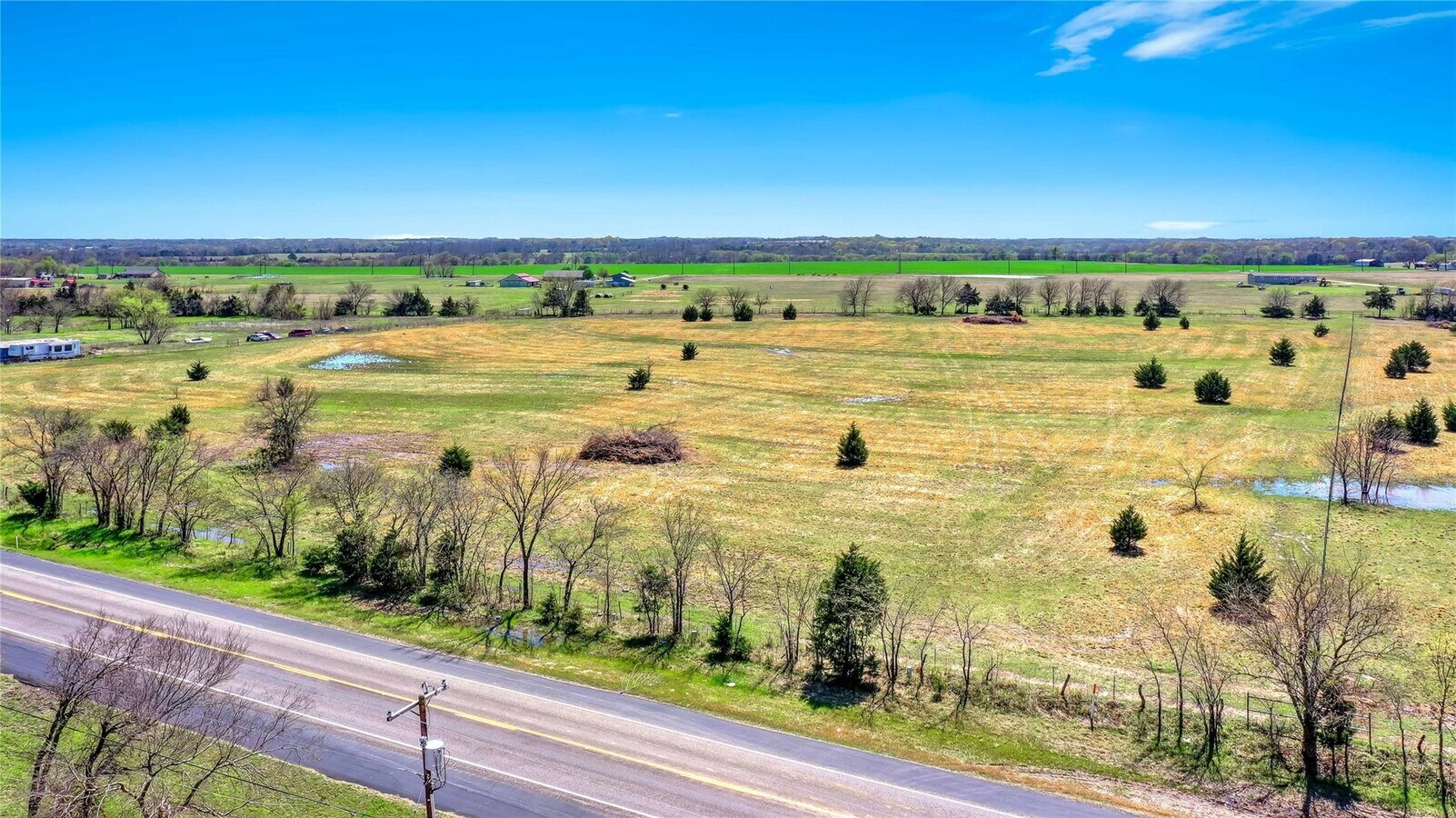 317 Hwy 56, Savoy, TX 75479