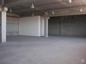 Industrial in Pinto, MAD for lease Interior Photo- Image 2 of 3