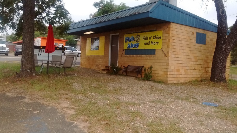 501 E Dr Martin Luther King Dr, Broken Bow, OK for sale - Primary Photo - Image 1 of 1