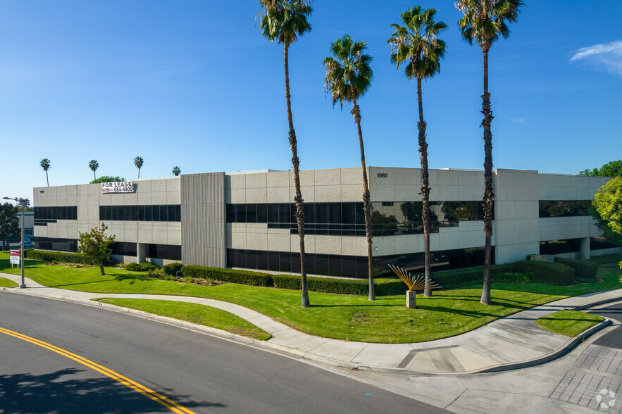 1980 Orange Tree Ln, Redlands, CA for lease - Primary Photo - Image 1 of 16