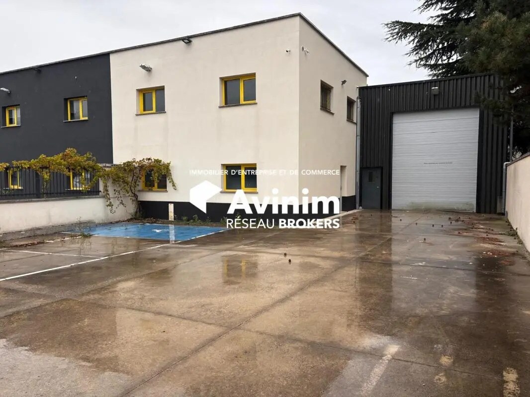 Industrial in Compans for lease Building Photo- Image 1 of 38