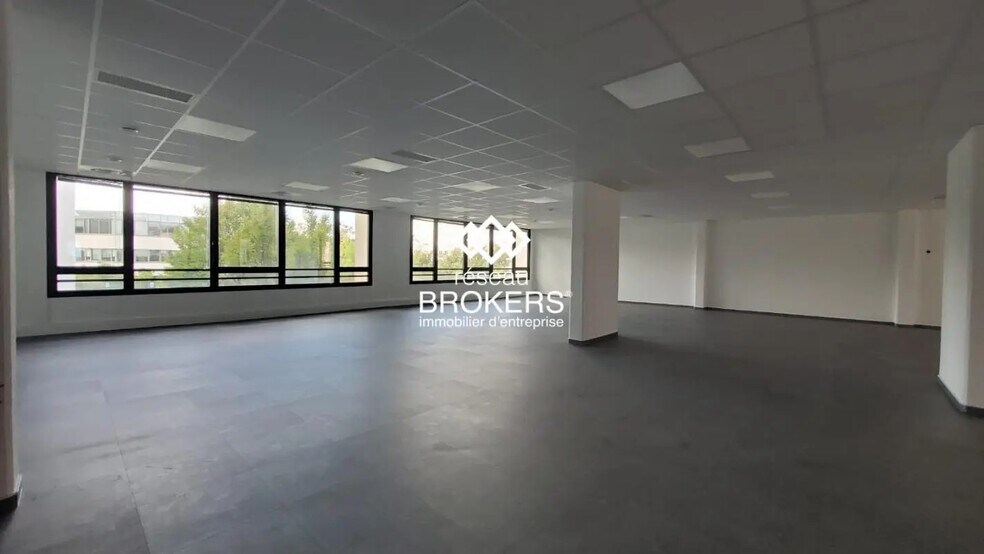 Office in Epagny Metz-Tessy for lease - Interior Photo - Image 2 of 6
